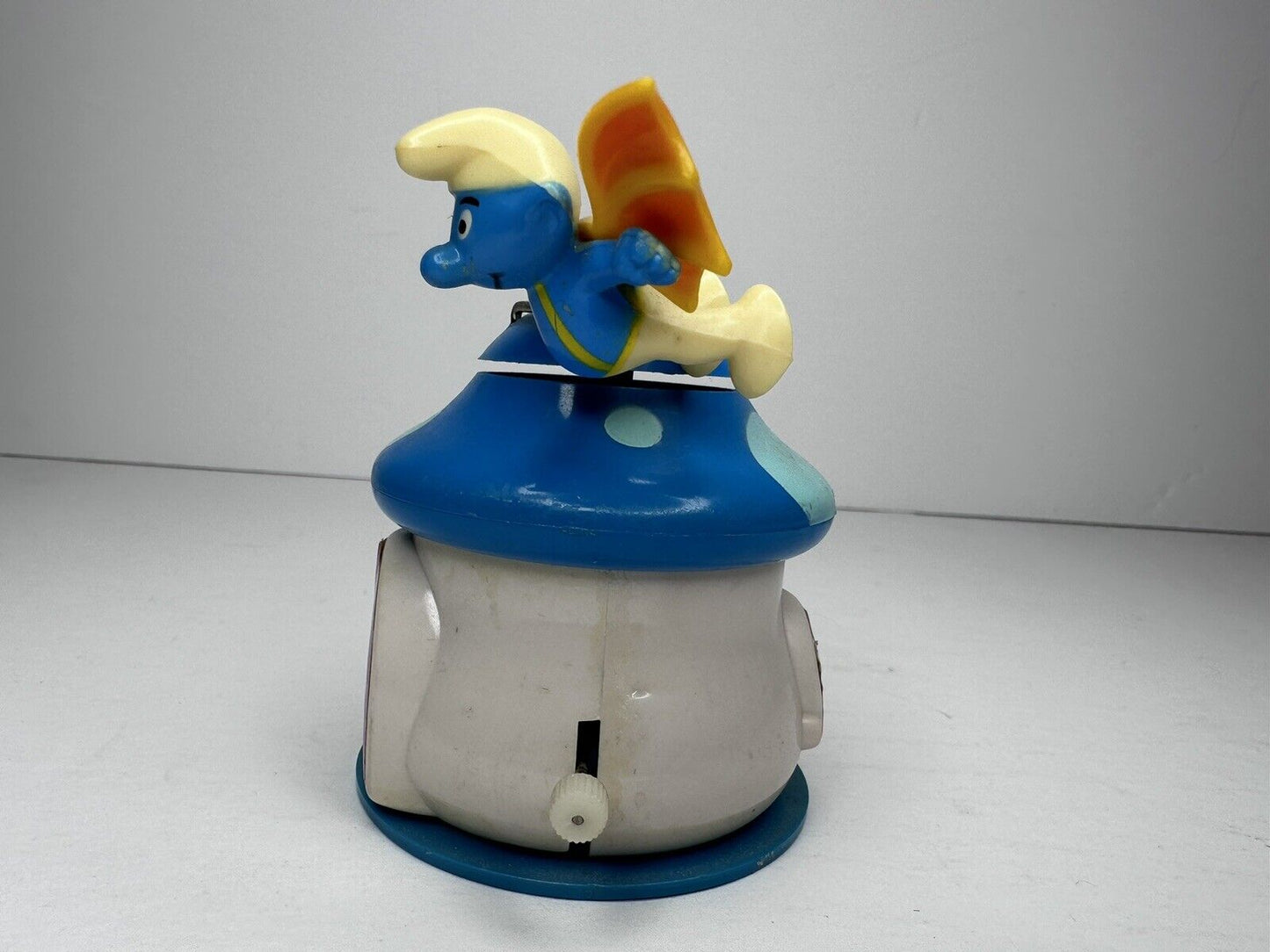 1982 Vintage Smurf Fun House Flying Vampire Wind-Up Toy - A Classic Collectible for Nostalgia Enthusiasts - TreasuTiques