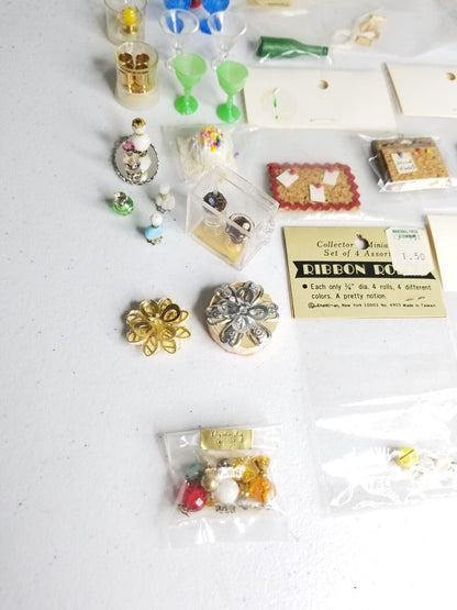 Extensive Vintage Mixed Lot of 40+ Dollhouse Miniature Accessories - Kitchen, Bathroom & Miscellaneous - TreasuTiques