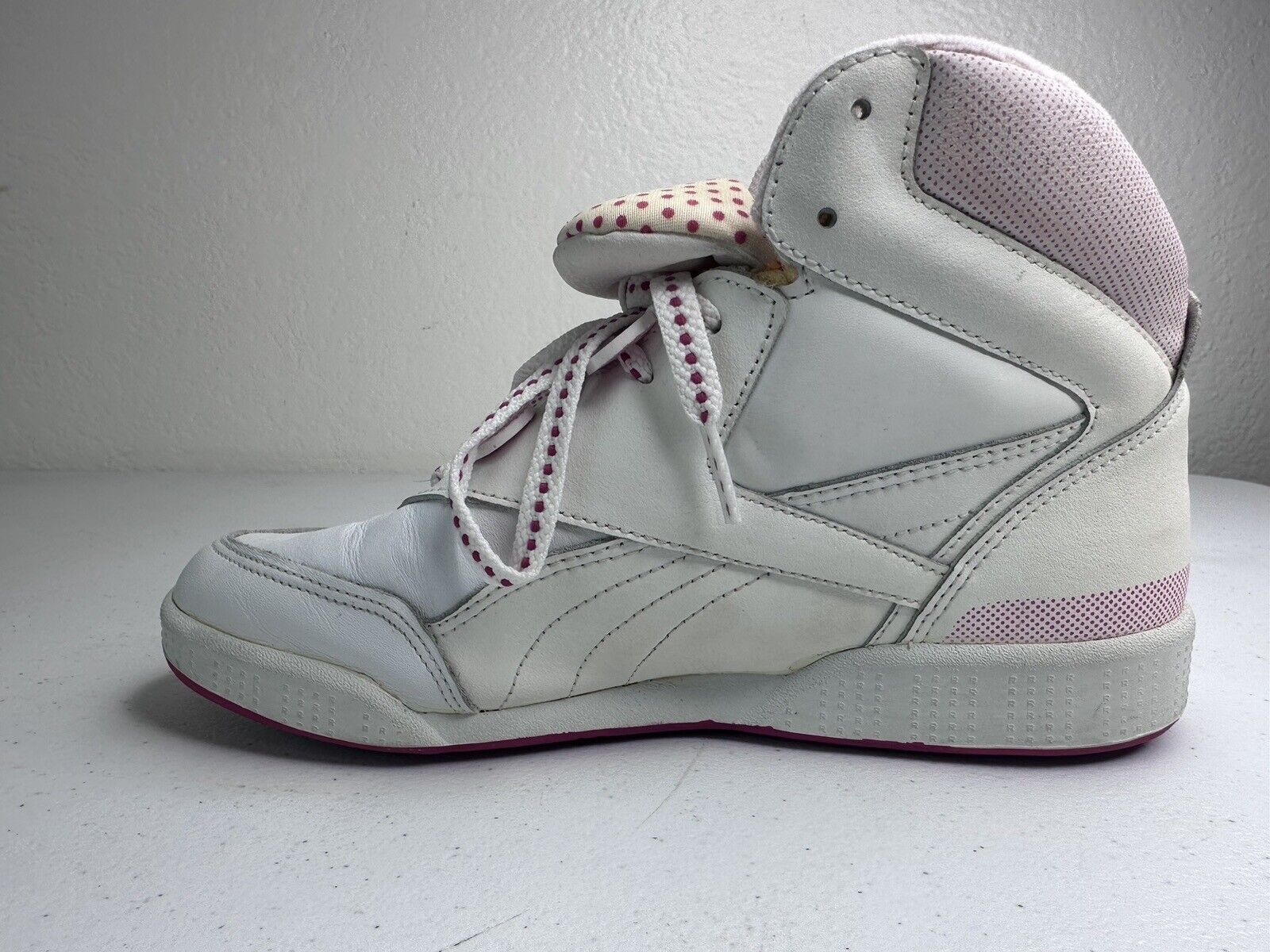 Vintage 1980s Reebok Freestyle Hi-top Dance Sneakers, Women's Size 5 - Iconic Pink & White Retro Athletic Shoes - TreasuTiques