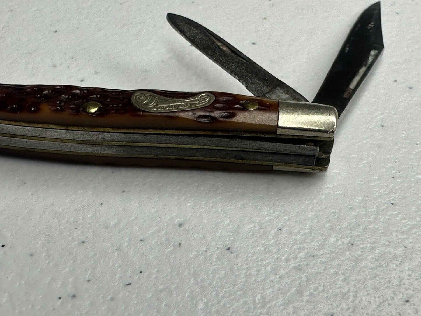 Vintage Frontier 4021 Double Blade Folding Knife – Collectible Pocket Knife with Wobbly Blade - TreasuTiques