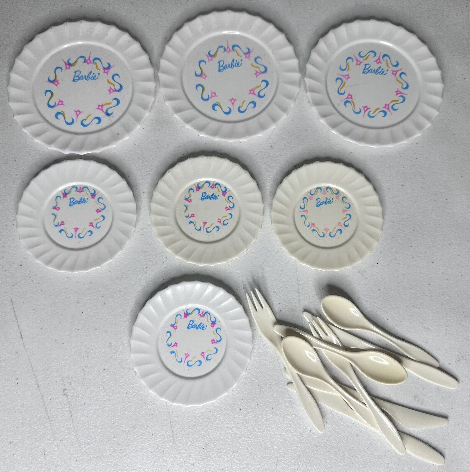 Rare Vintage Barbie HG NYC Collectible Paper Plates and Matching Cutlery Set - Party Dish Set - TreasuTiques