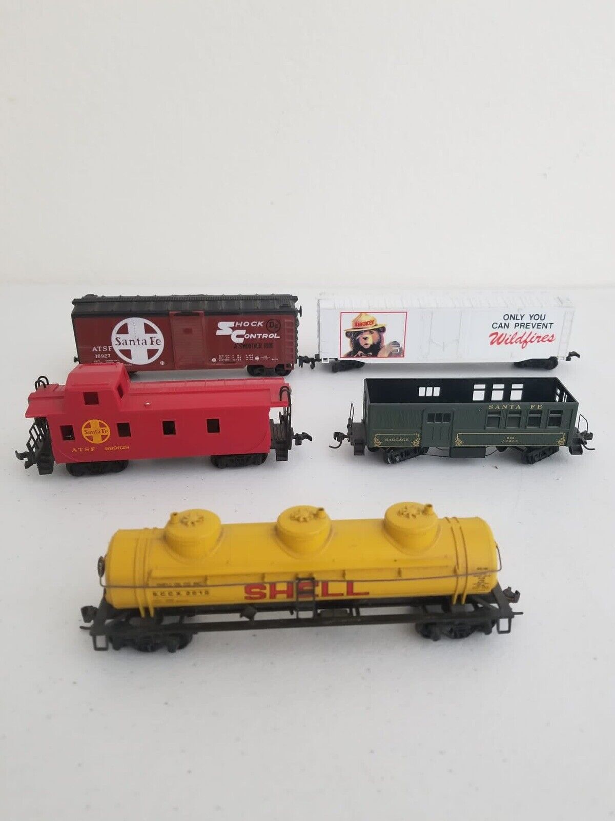 Vintage Collectible Model Train Car Lot - Santa Fe & Shell - Detailed Craftsmanship by Life-Like & Bachmann - TreasuTiques