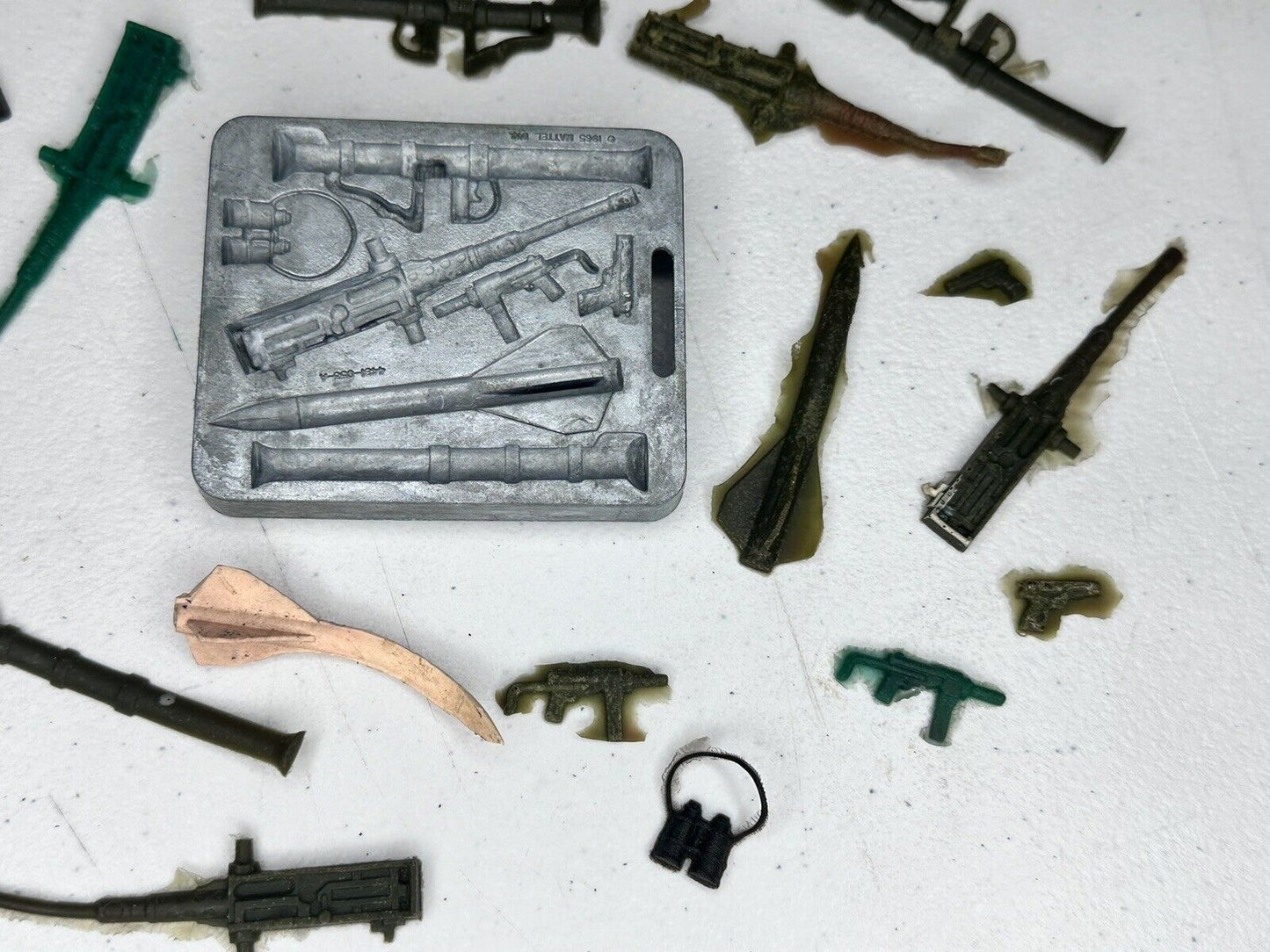 Vintage 1965 Mattel Thingmaker Weapons Molds Set - Rare Collectible with Original Plastigoop - TreasuTiques
