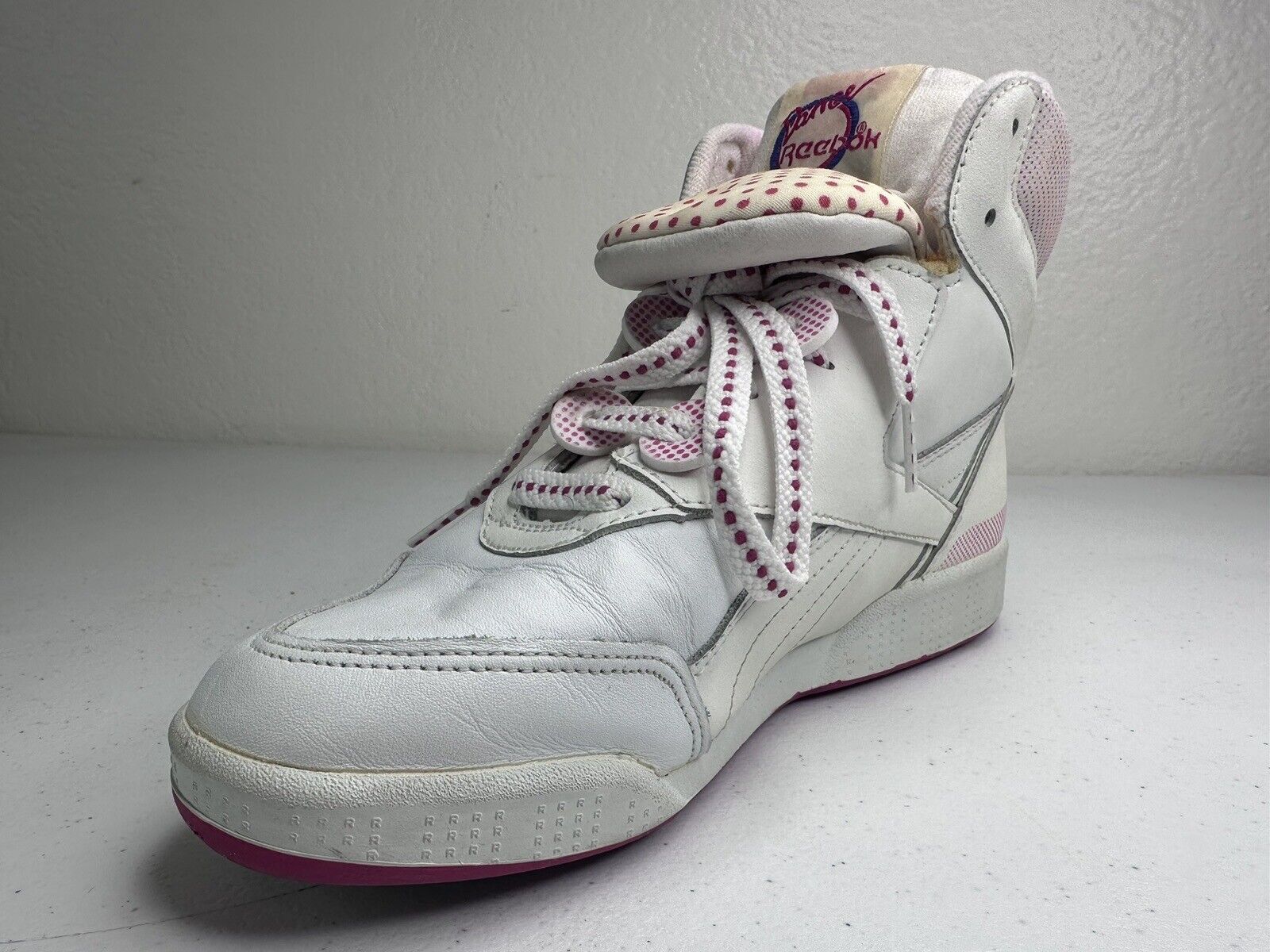 Vintage 1980s Reebok Freestyle Hi-top Dance Sneakers, Women's Size 5 - Iconic Pink & White Retro Athletic Shoes - TreasuTiques