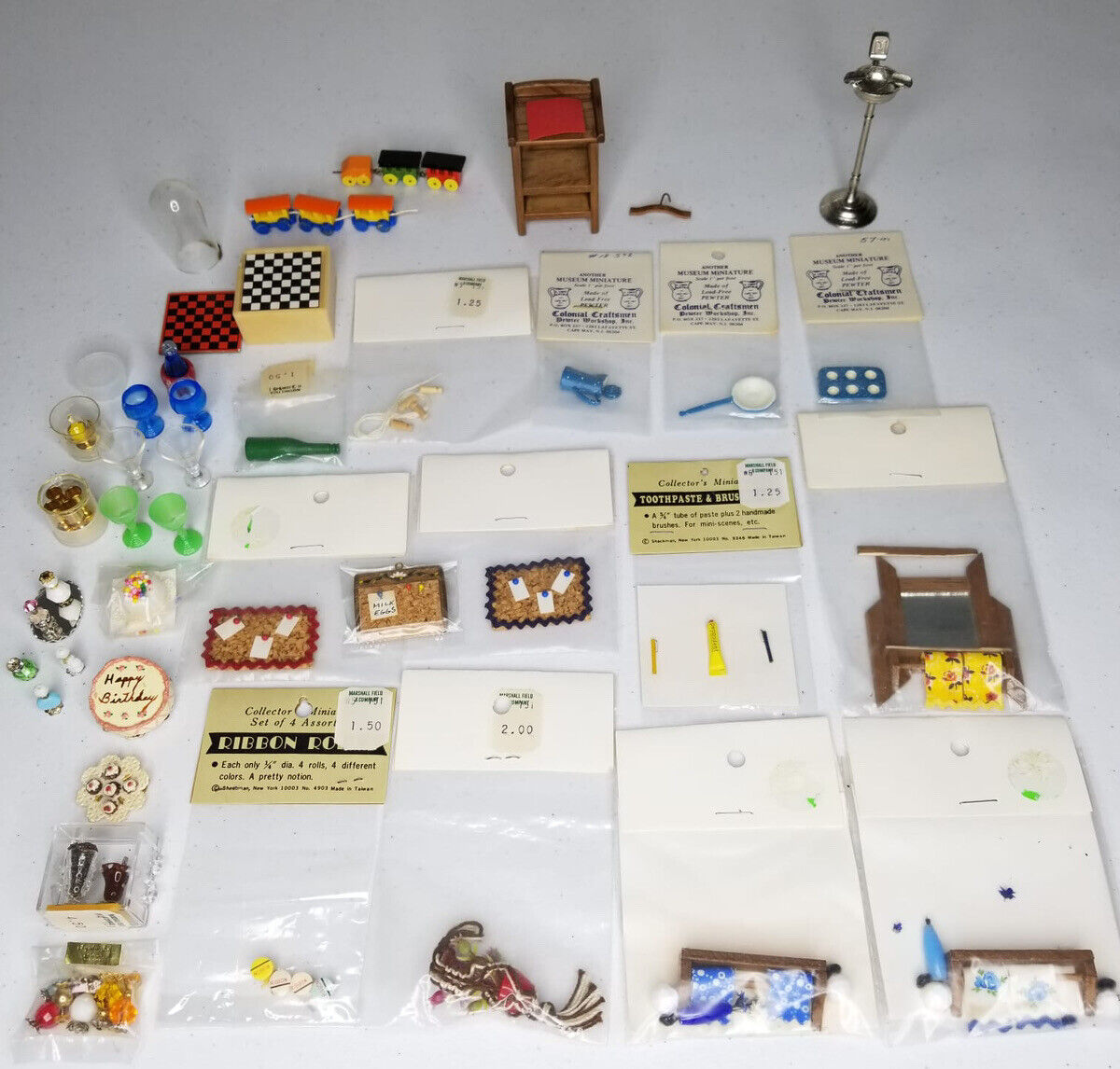 Extensive Vintage Mixed Lot of 40+ Dollhouse Miniature Accessories - Kitchen, Bathroom & Miscellaneous - TreasuTiques
