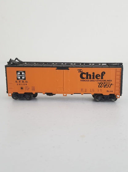 Authentic Bachmann Vintage Model Train Car Lot - Santa Fe Caboose, SP & NP Box Cars, Collectibles - TreasuTiques