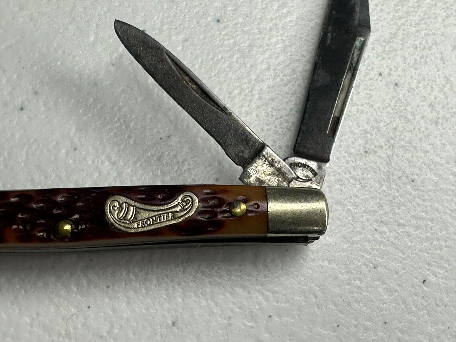 Vintage Frontier 4021 Double Blade Folding Knife – Collectible Pocket Knife with Wobbly Blade - TreasuTiques