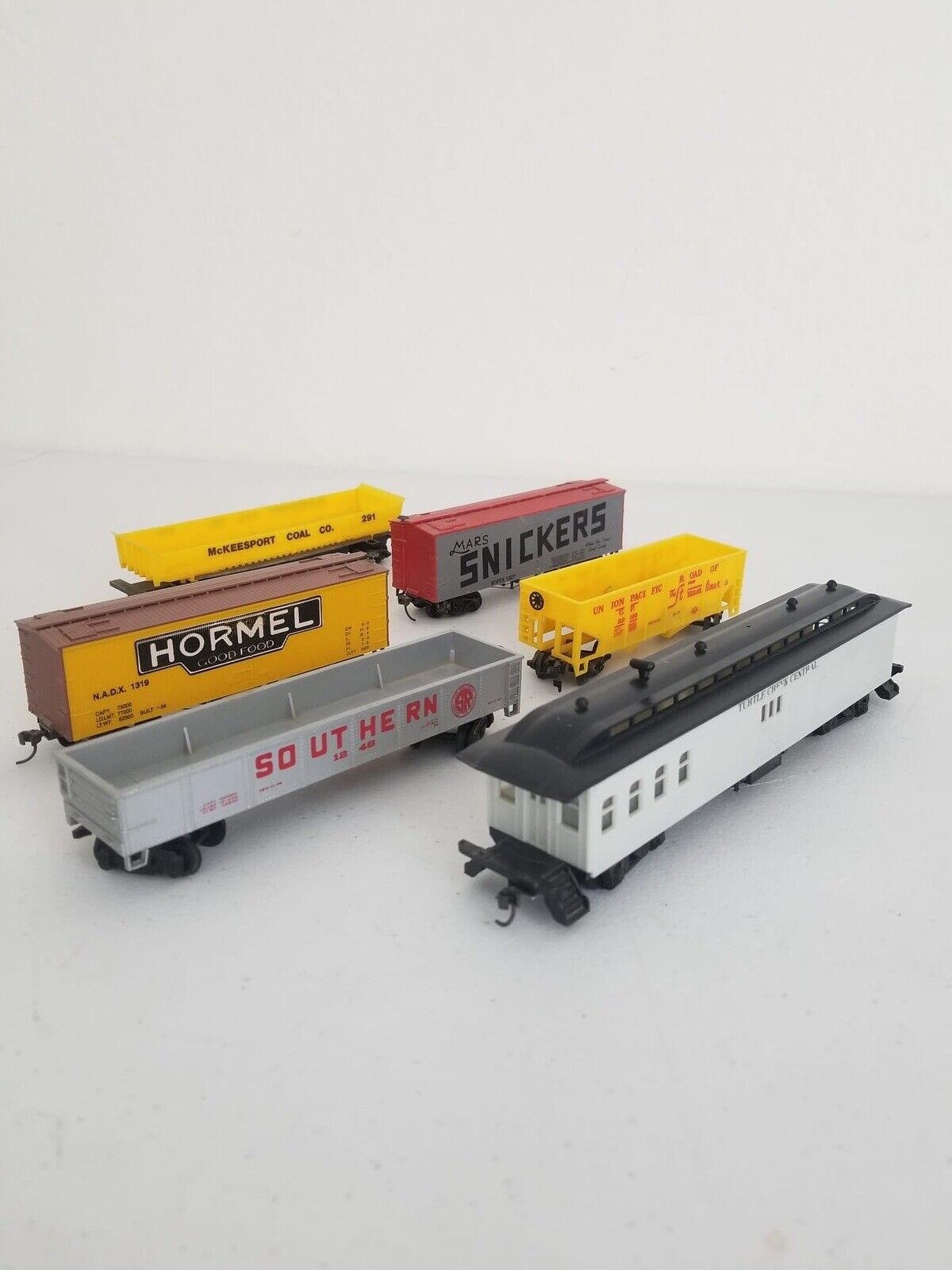 Vintage Train Car Lot: Snickers, Hormel, Southern Pacific - 6 Collectible Boxcars - TreasuTiques