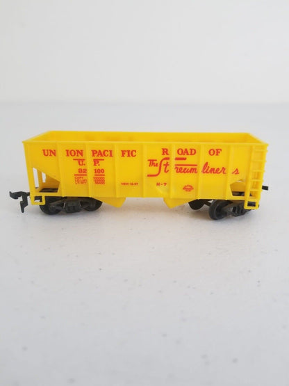 Vintage Train Car Lot: Snickers, Hormel, Southern Pacific - 6 Collectible Boxcars - TreasuTiques