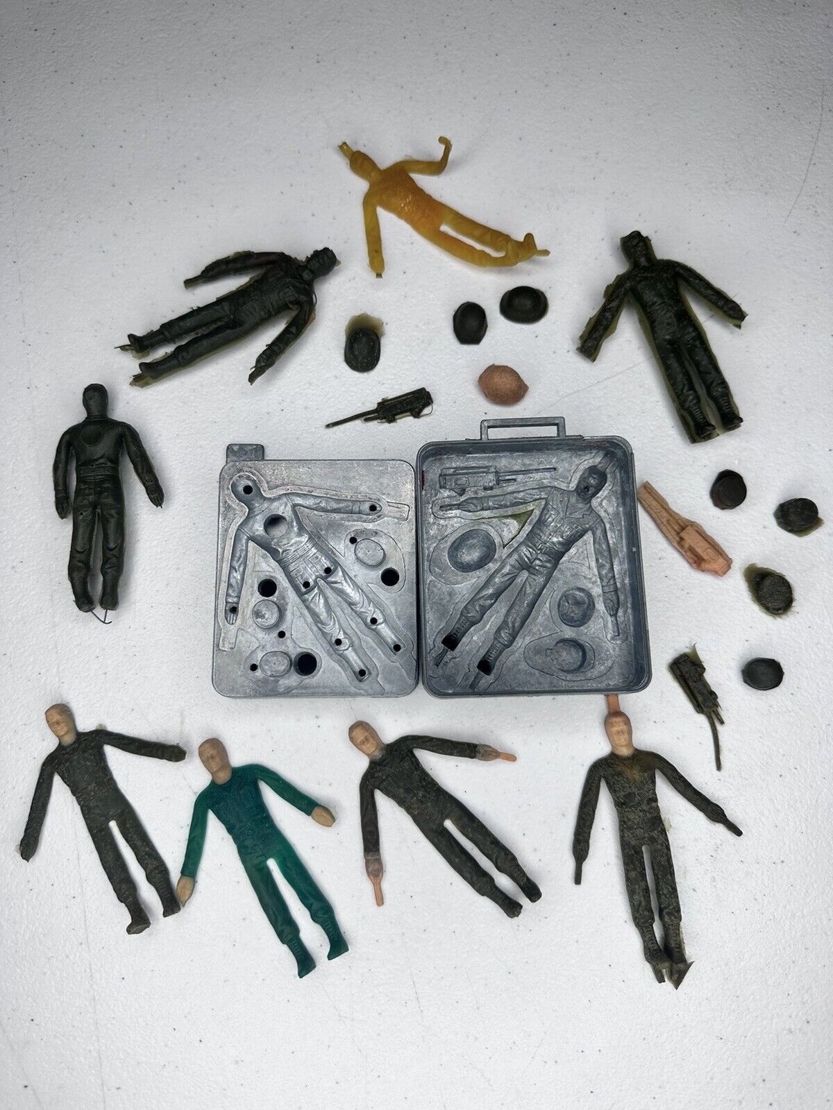 Vintage 1965 Mattel Thingmaker Fighting Men Soldier Mold - Rare Collectible Toy Craft Kit - TreasuTiques