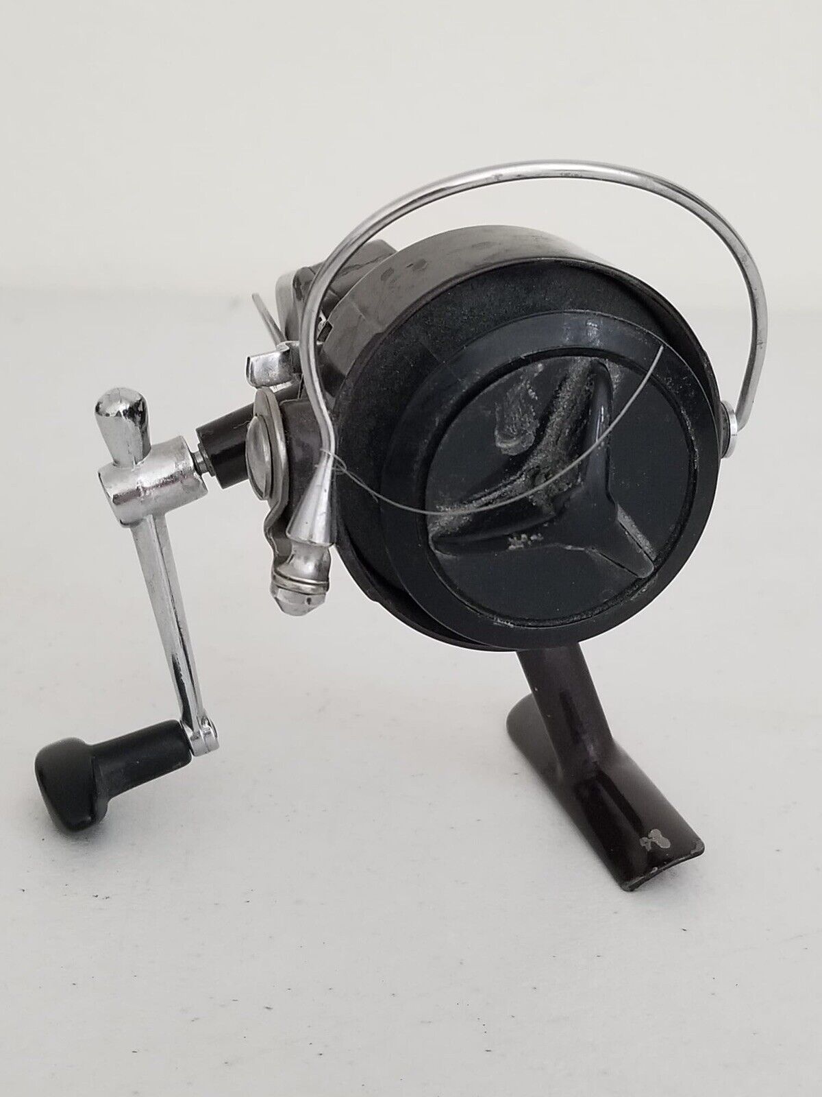 Vintage Hurricane Cheyenne Black Spinning Fishing Reel - Rare Japanese-Made Sport Angler Collector's Item - TreasuTiques