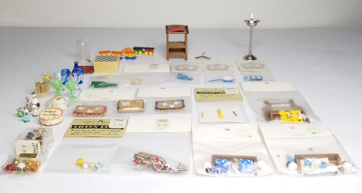 Extensive Vintage Mixed Lot of 40+ Dollhouse Miniature Accessories - Kitchen, Bathroom & Miscellaneous - TreasuTiques