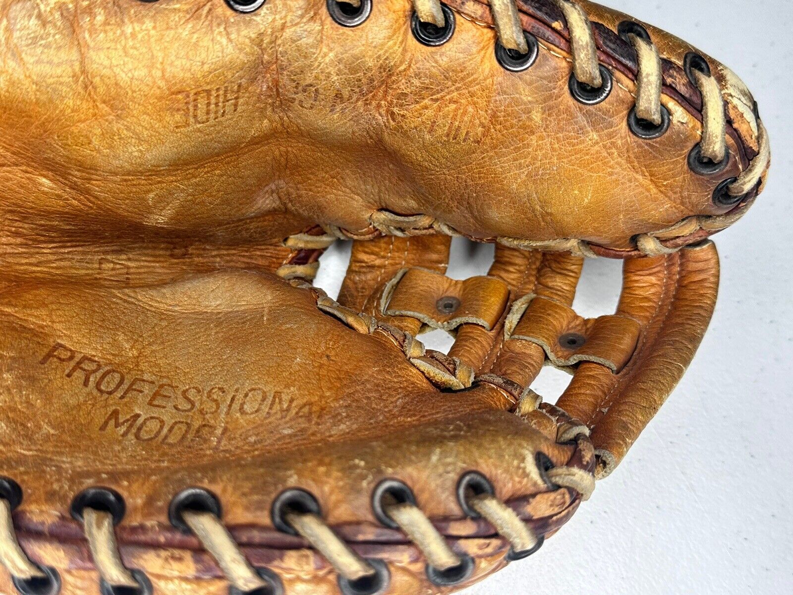 Vintage LHC Baseball Glove Model 508 - Collectible 1940s Leather Sports Memorabilia - TreasuTiques