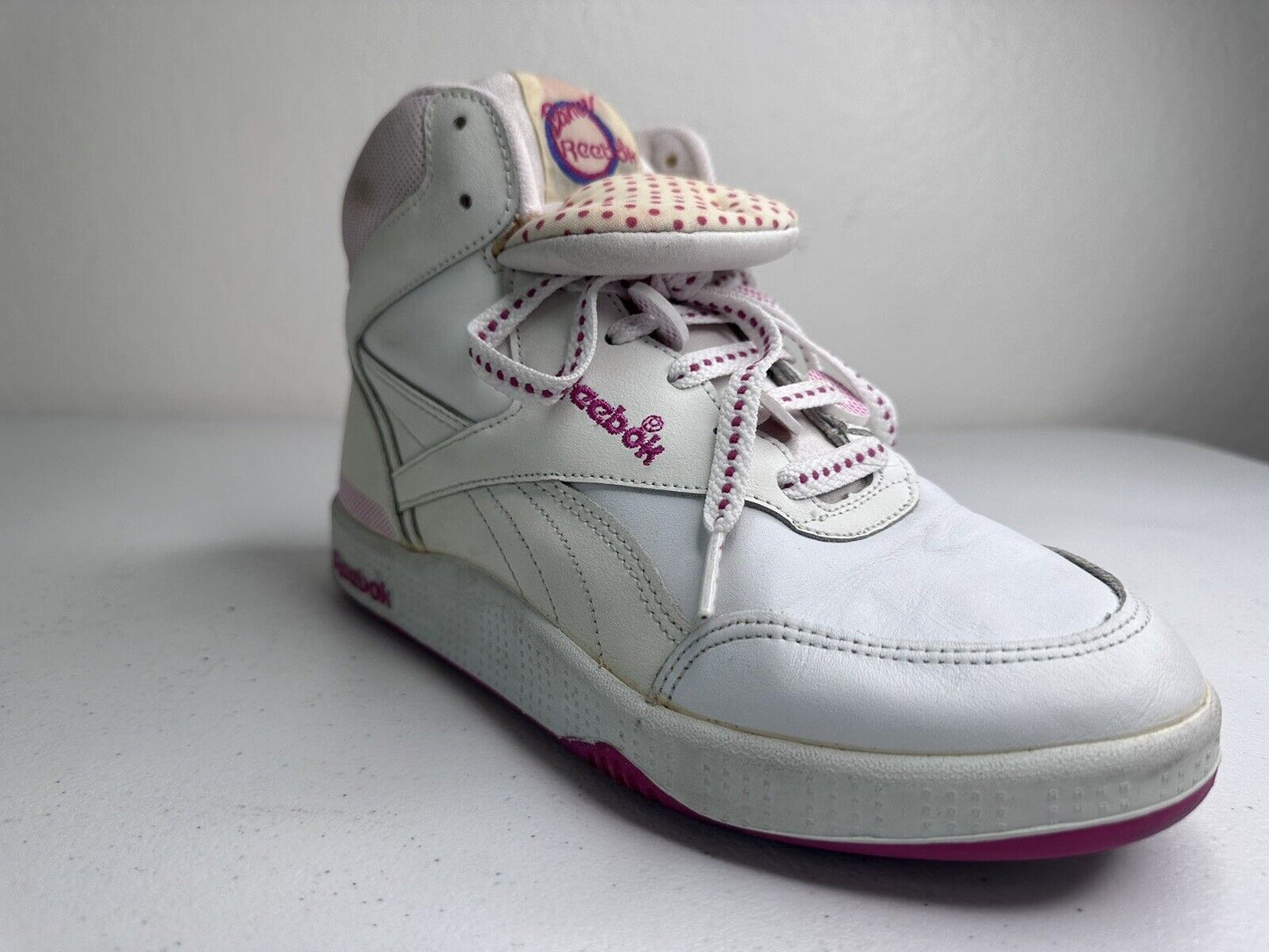 Vintage 1980s Reebok Freestyle Hi-top Dance Sneakers, Women's Size 5 - Iconic Pink & White Retro Athletic Shoes - TreasuTiques