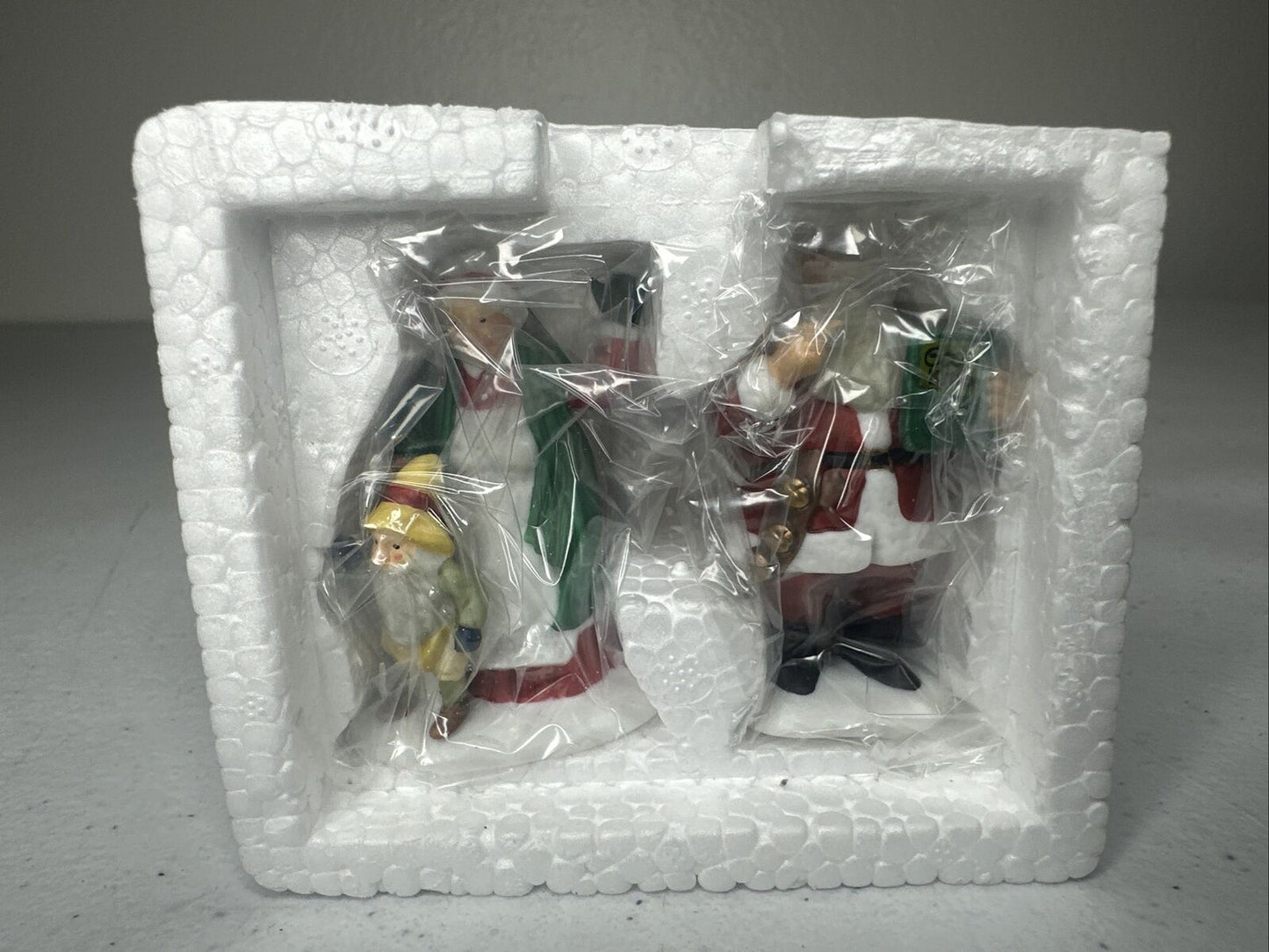 Department 56 Heritage Village Santa & Mrs. Claus Collectible Figurines 56.56090 - Classic Christmas Decor - TreasuTiques