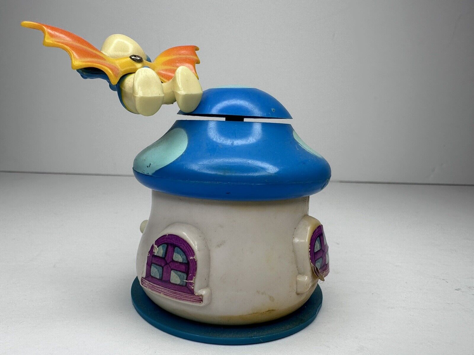 1982 Vintage Smurf Fun House Flying Vampire Wind-Up Toy - A Classic Collectible for Nostalgia Enthusiasts - TreasuTiques