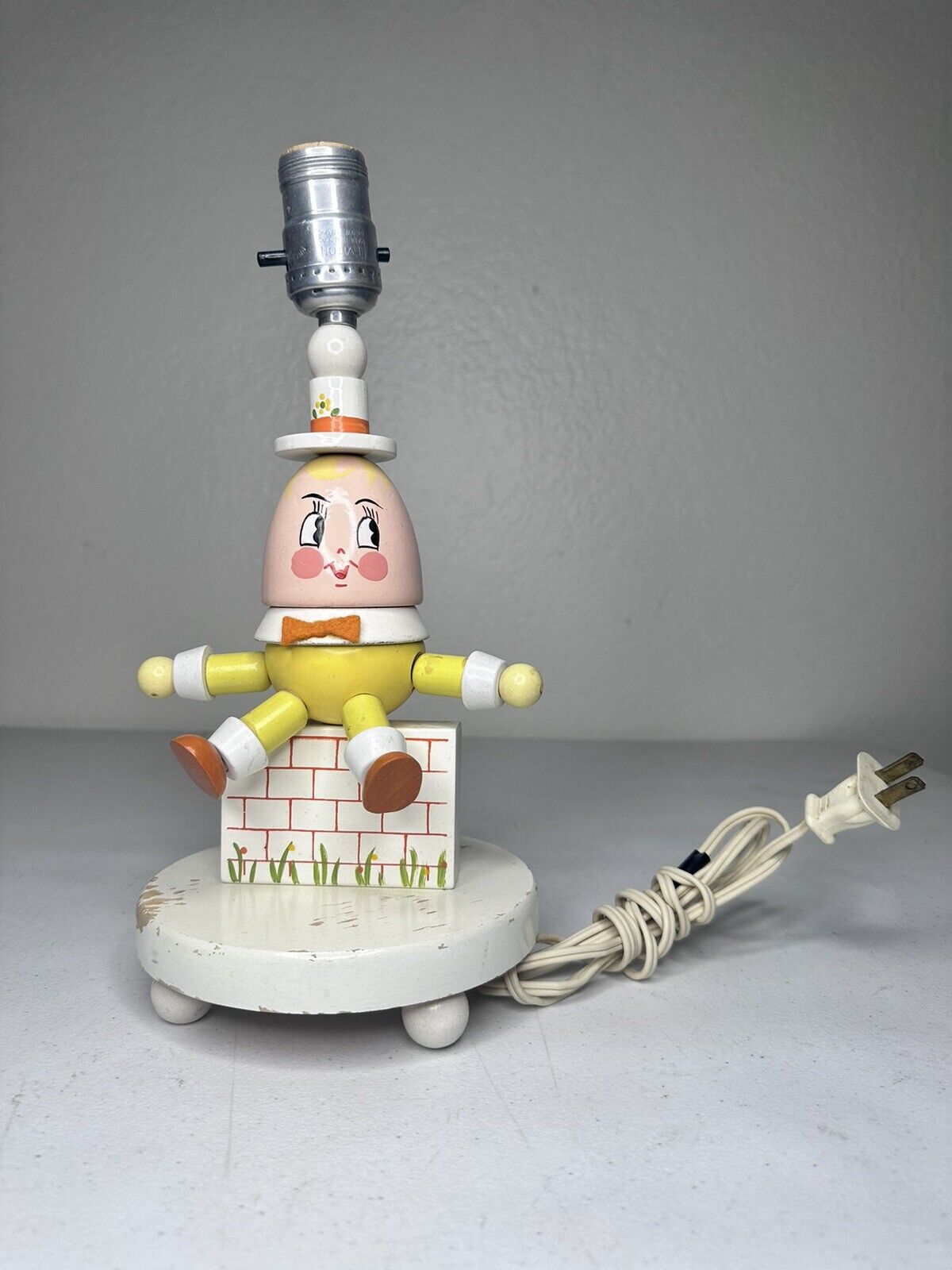 Charming Vintage 1960s Humpty Dumpty Nursery Lamp - Retro Wood & Plastic Bedside Decor - TreasuTiques