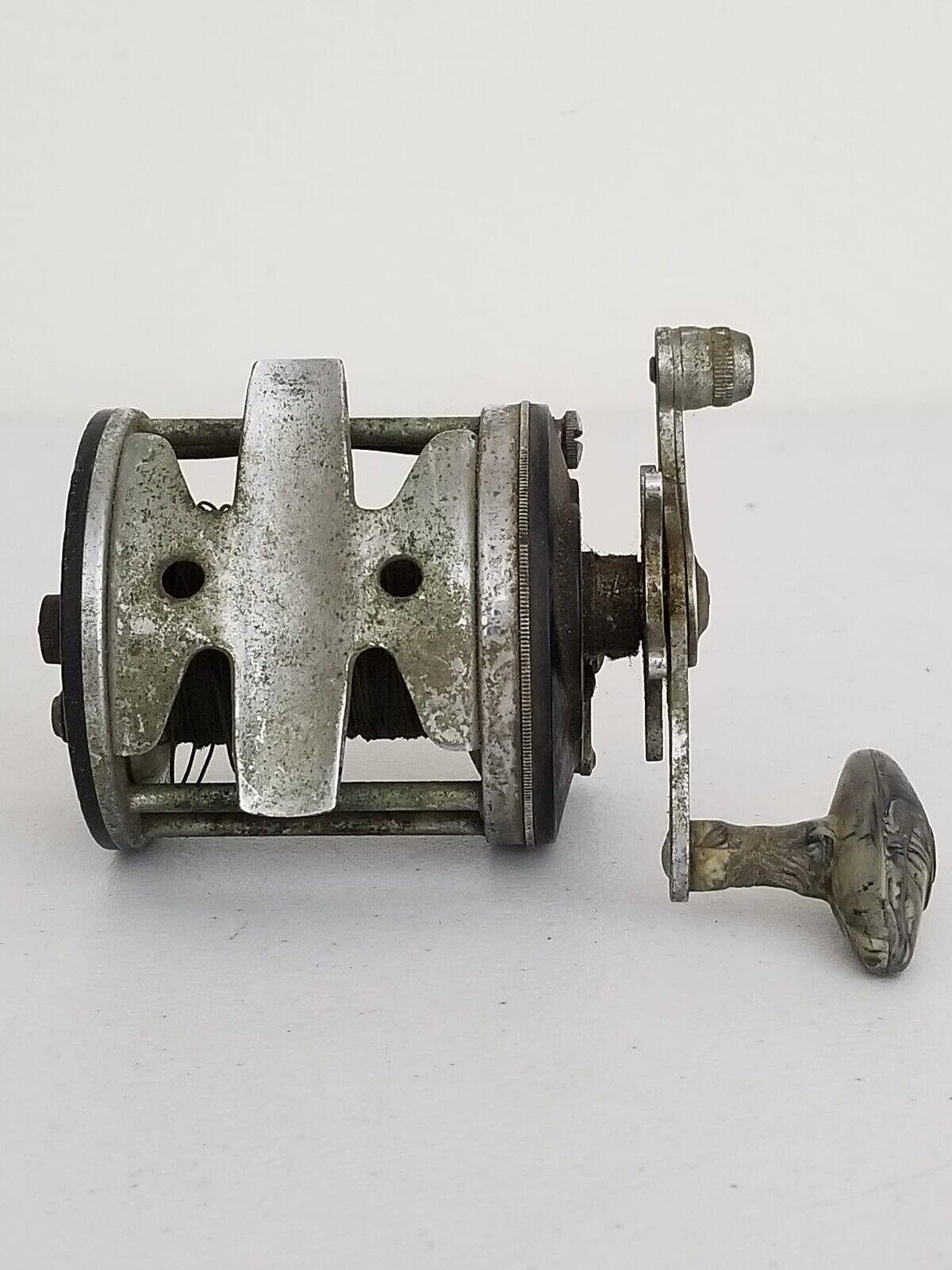 Vintage Aluminium Fishing Reel - Collectible Angling Equipment with Unique Knob Handle - TreasuTiques