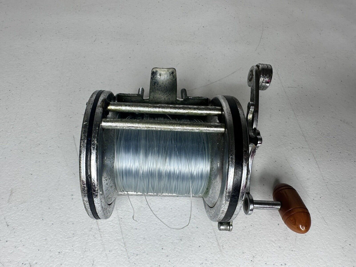 Vintage 1940s Penn 259 Live Bait Caster Reel - Smooth Action Long Beach Fishing Reel with Dark Brown Handle - TreasuTiques