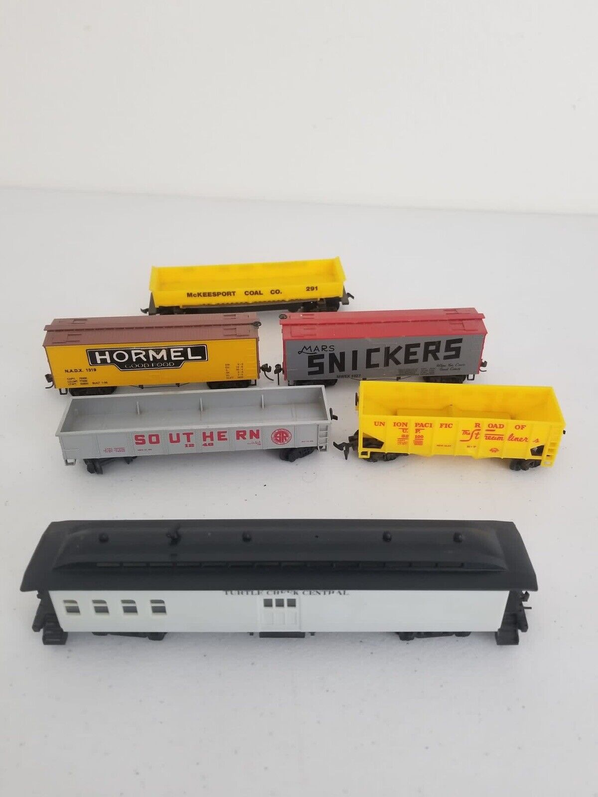 Vintage Train Car Lot: Snickers, Hormel, Southern Pacific - 6 Collectible Boxcars - TreasuTiques