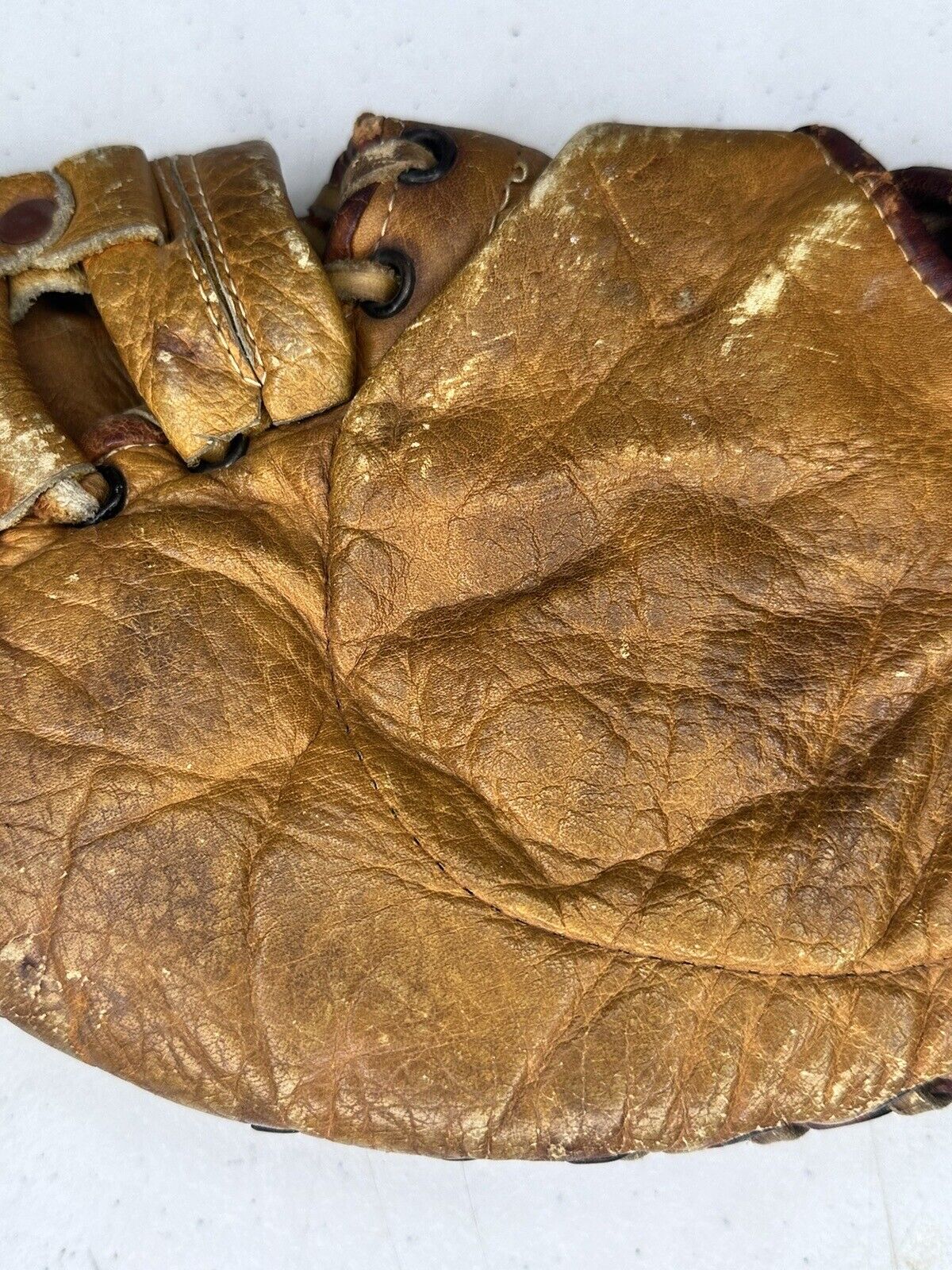 Vintage LHC Baseball Glove Model 508 - Collectible 1940s Leather Sports Memorabilia - TreasuTiques