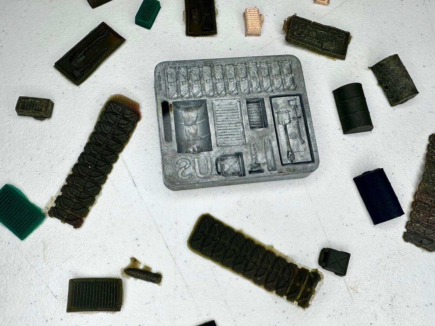 Vintage Mattel Army Thingmaker Diecast Mold Set - Rare Complete Collectible with Original Parts - TreasuTiques