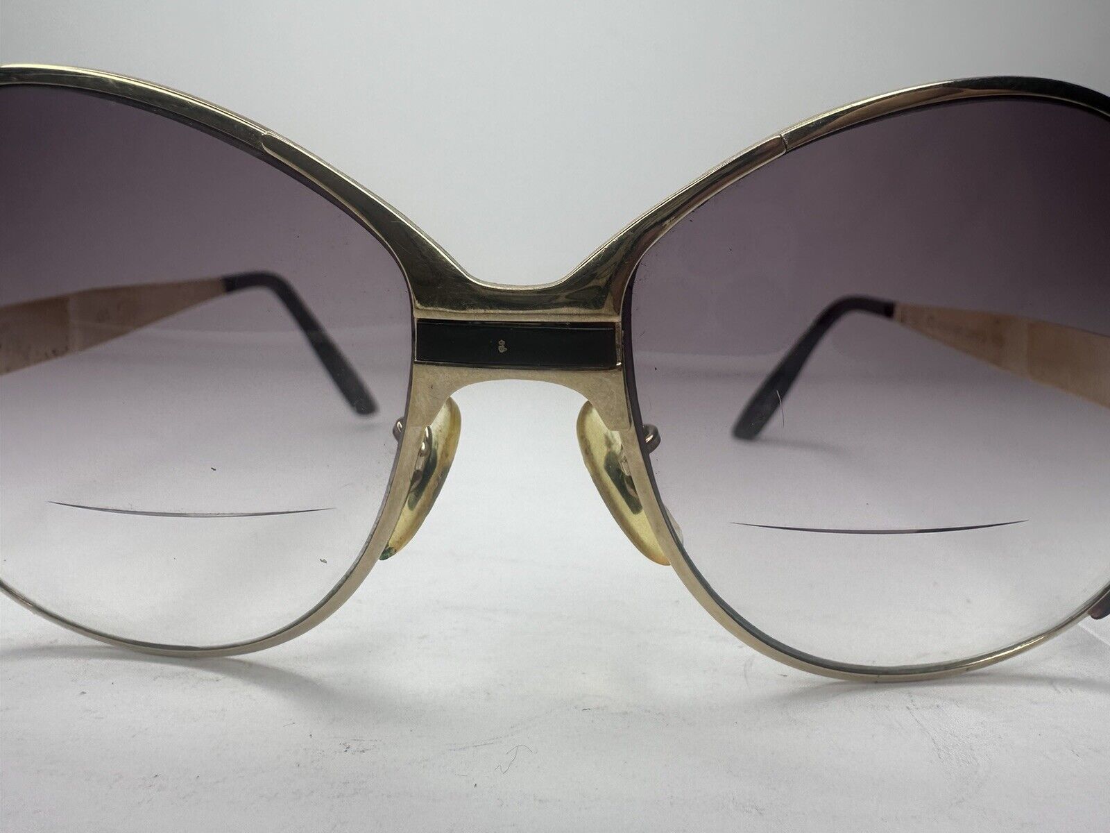 Retro Chic 1978 American Optical 135 Oscar de La Renta Model 619 Gold Sunglasses - TreasuTiques