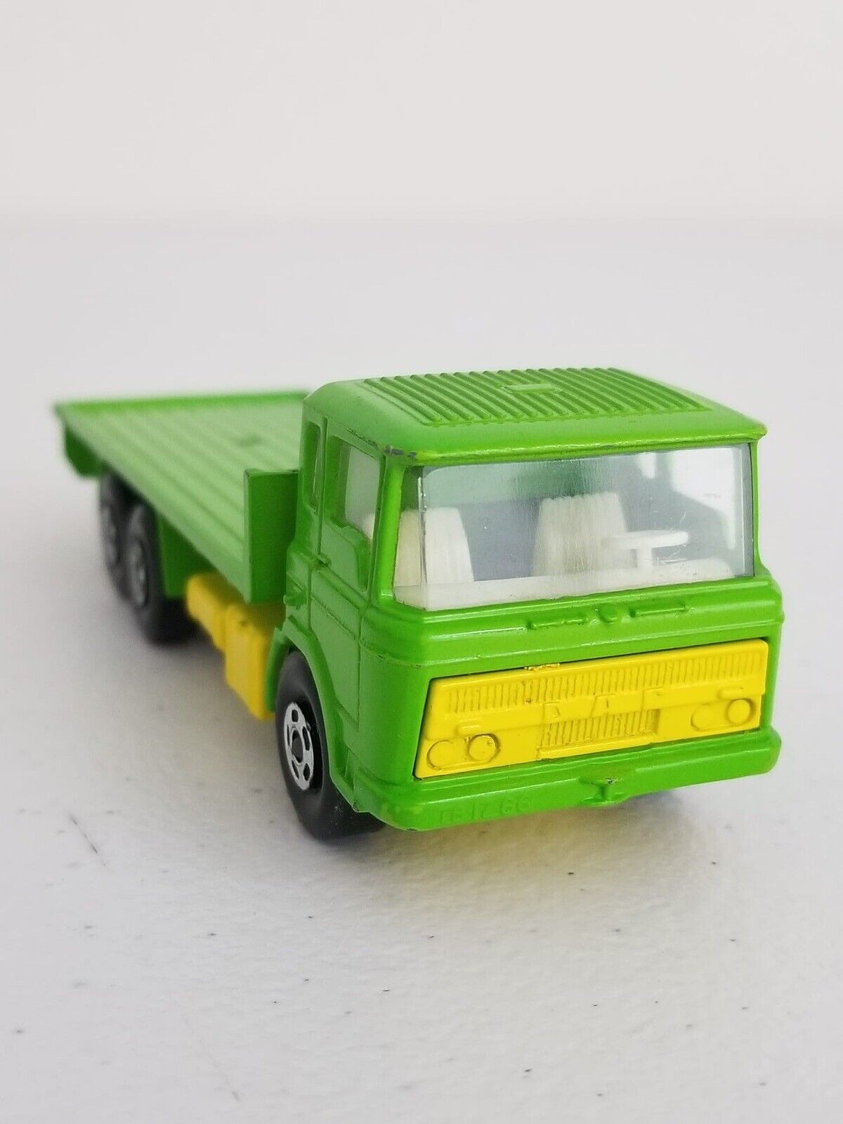 Matchbox Super Kings DAF Truck K-13/20 from 1971 - Vintage Classic Toy Vehicle with Original Green and Yellow Design - TreasuTiques