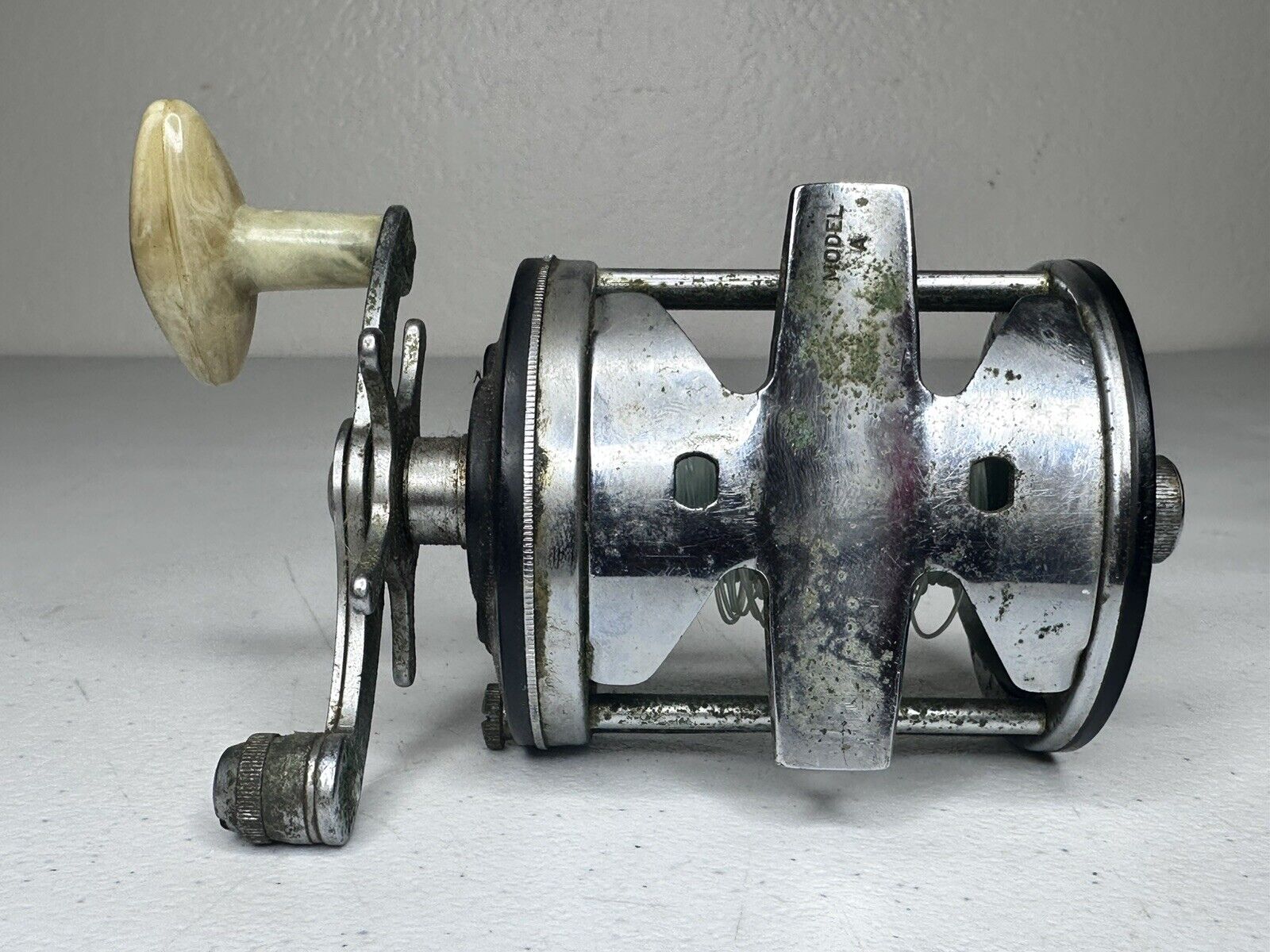 Vintage Ocean City No. 994 Conventional Fishing Reel - Classic 1950s Fishing Equipment - TreasuTiques