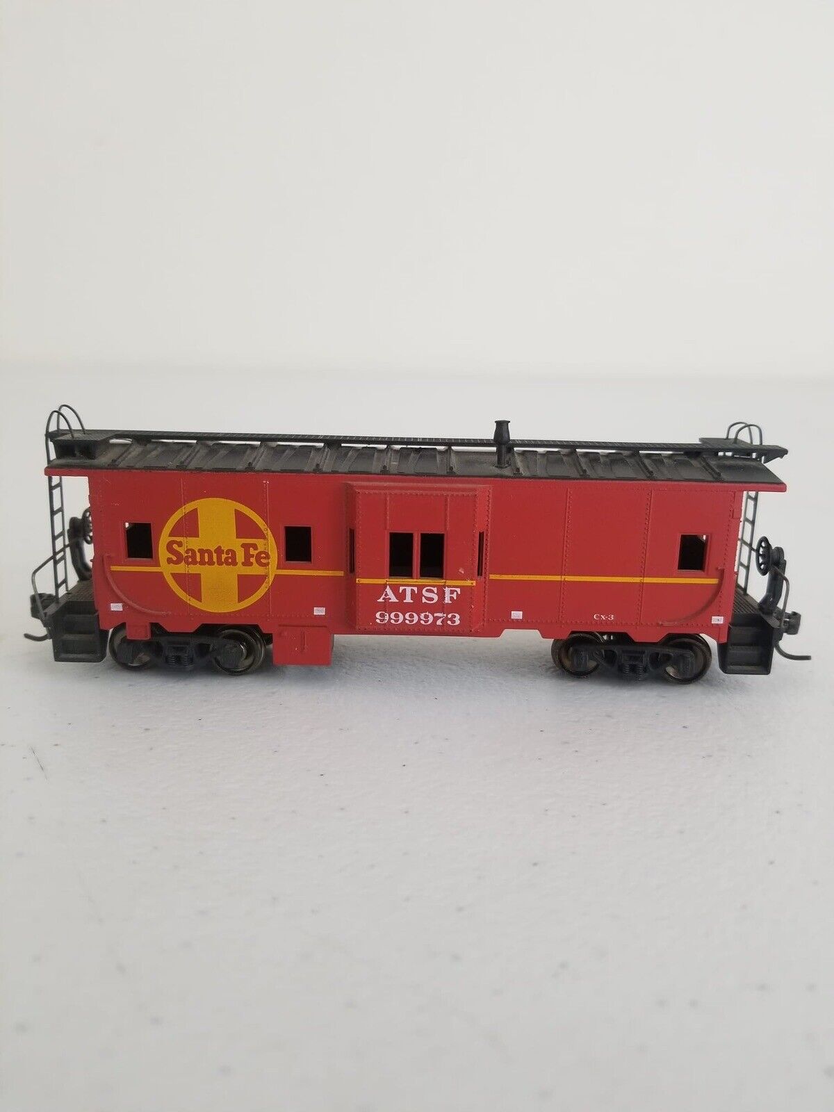 Authentic Bachmann Vintage Model Train Car Lot - Santa Fe Caboose, SP & NP Box Cars, Collectibles - TreasuTiques