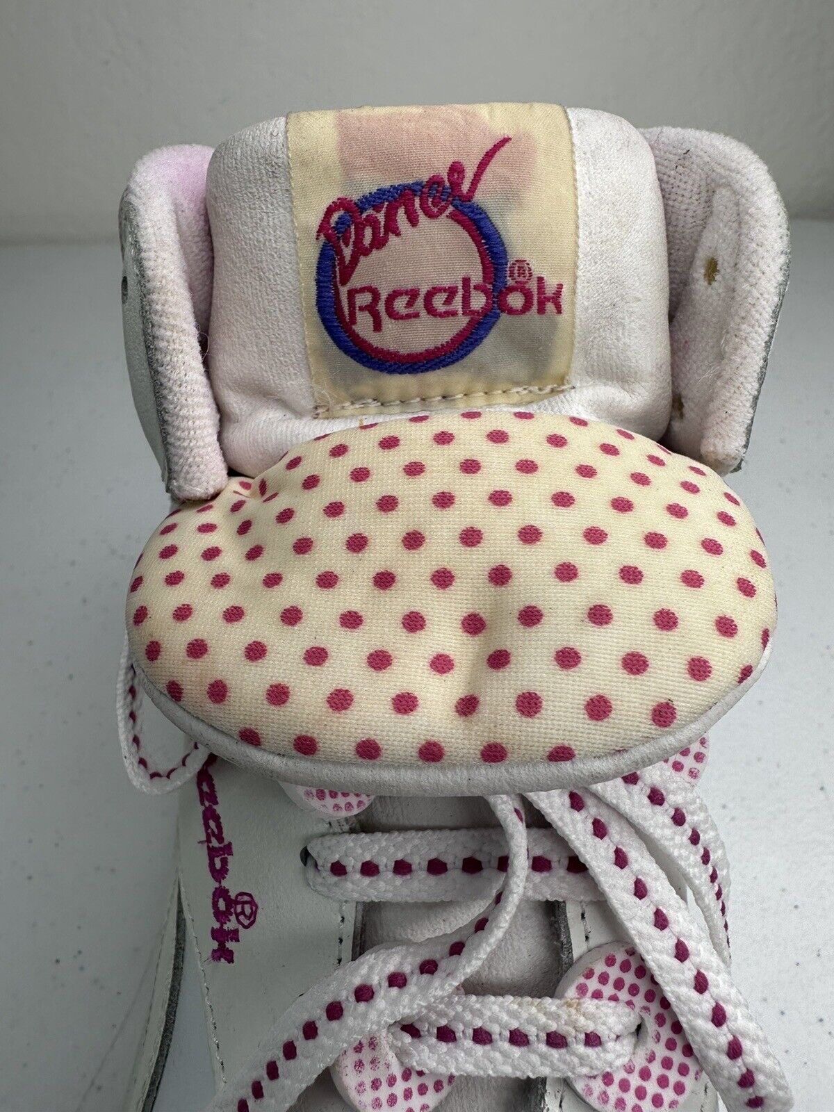 Vintage 1980s Reebok Freestyle Hi-top Dance Sneakers, Women's Size 5 - Iconic Pink & White Retro Athletic Shoes - TreasuTiques