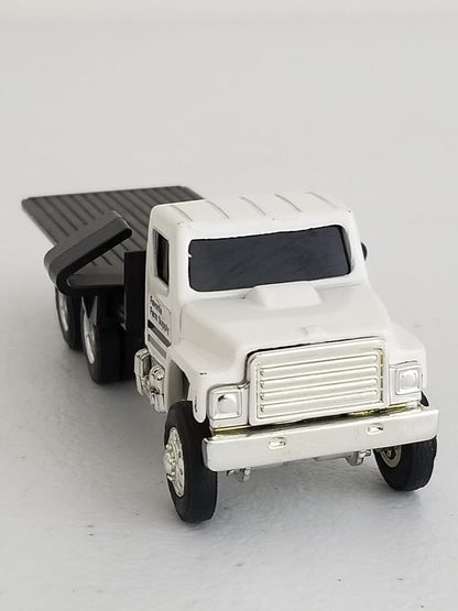 1/64 Scale Favorite Farm Supply Truck Die-Cast Collectible Model – Detailed Replica - TreasuTiques