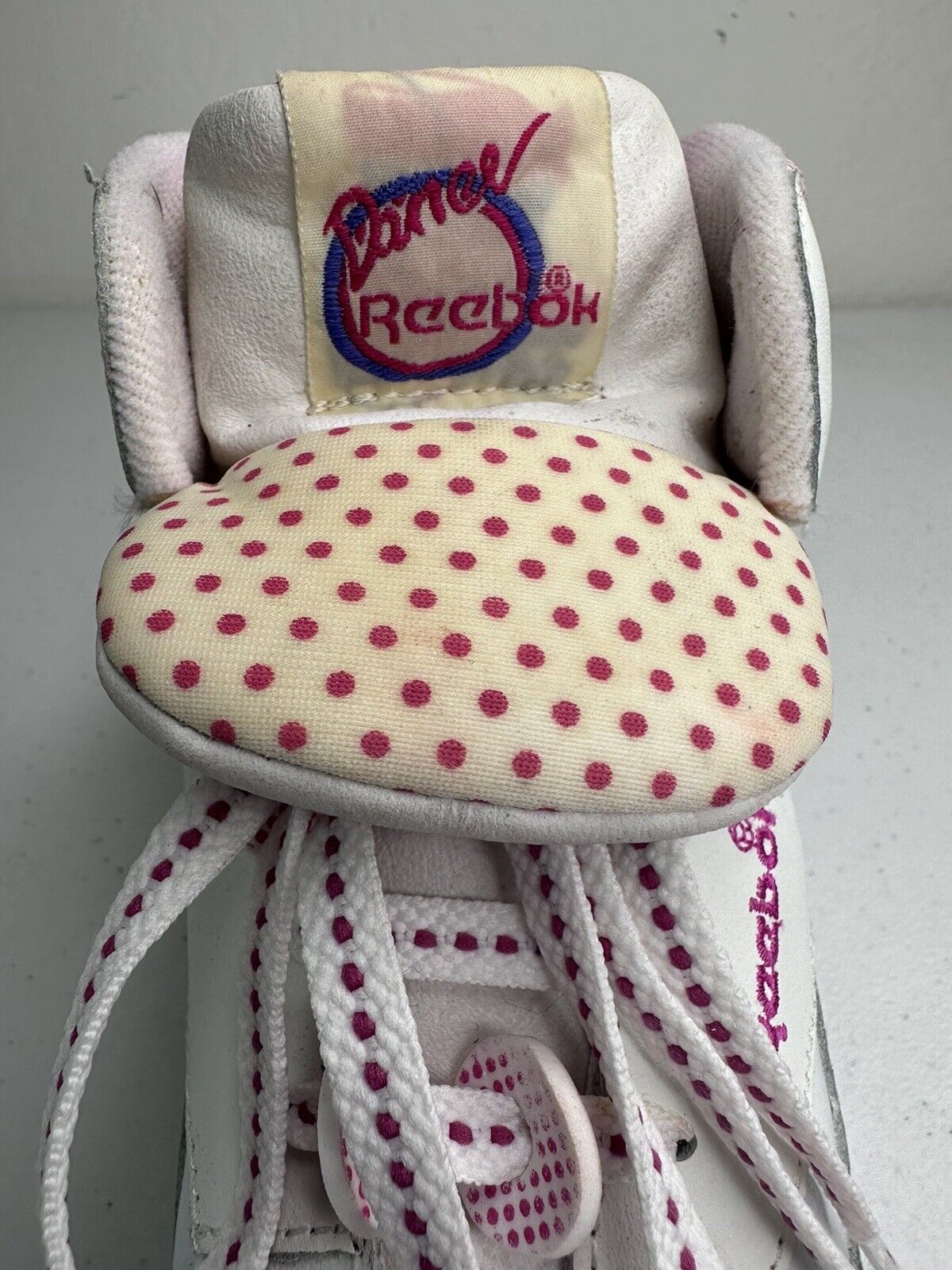 Vintage 1980s Reebok Freestyle Hi-top Dance Sneakers, Women's Size 5 - Iconic Pink & White Retro Athletic Shoes - TreasuTiques