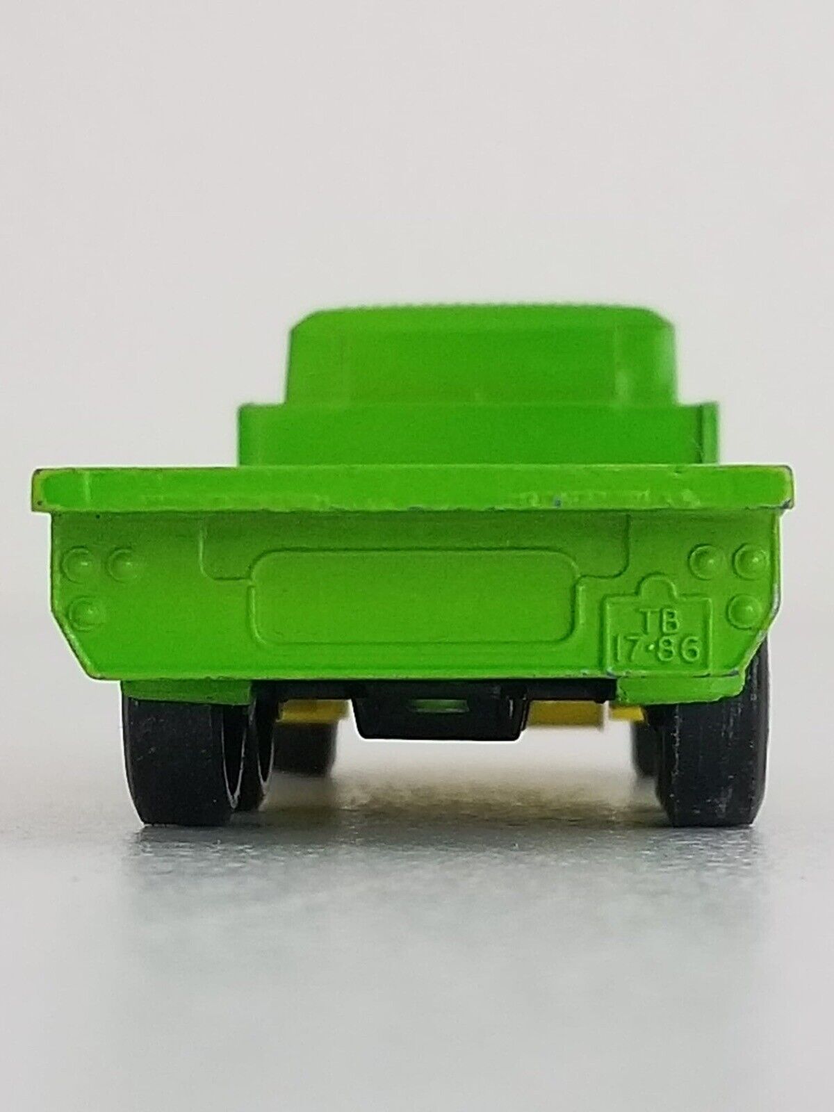 Matchbox Super Kings DAF Truck K-13/20 from 1971 - Vintage Classic Toy Vehicle with Original Green and Yellow Design - TreasuTiques