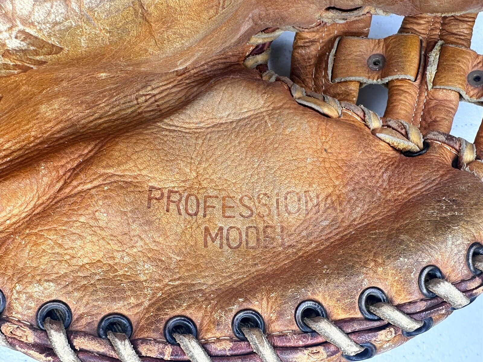 Vintage LHC Baseball Glove Model 508 - Collectible 1940s Leather Sports Memorabilia - TreasuTiques