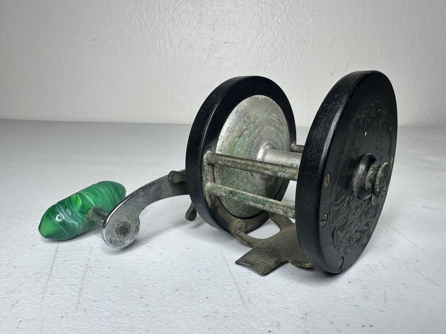 Vintage 1930s-40s Penn Bayhead Fishing Reel - High-Durability, Collectible Angling Gear - TreasuTiques