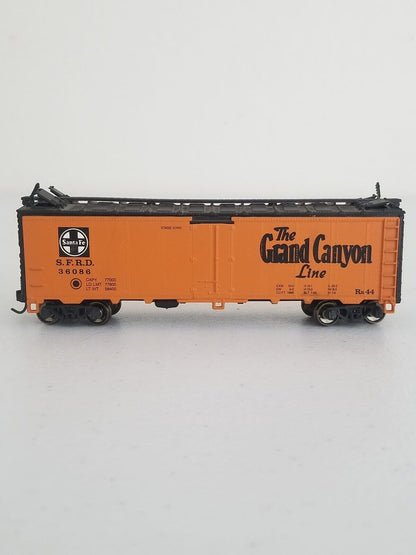 Authentic Bachmann Vintage Model Train Car Lot - Santa Fe Caboose, SP & NP Box Cars, Collectibles - TreasuTiques