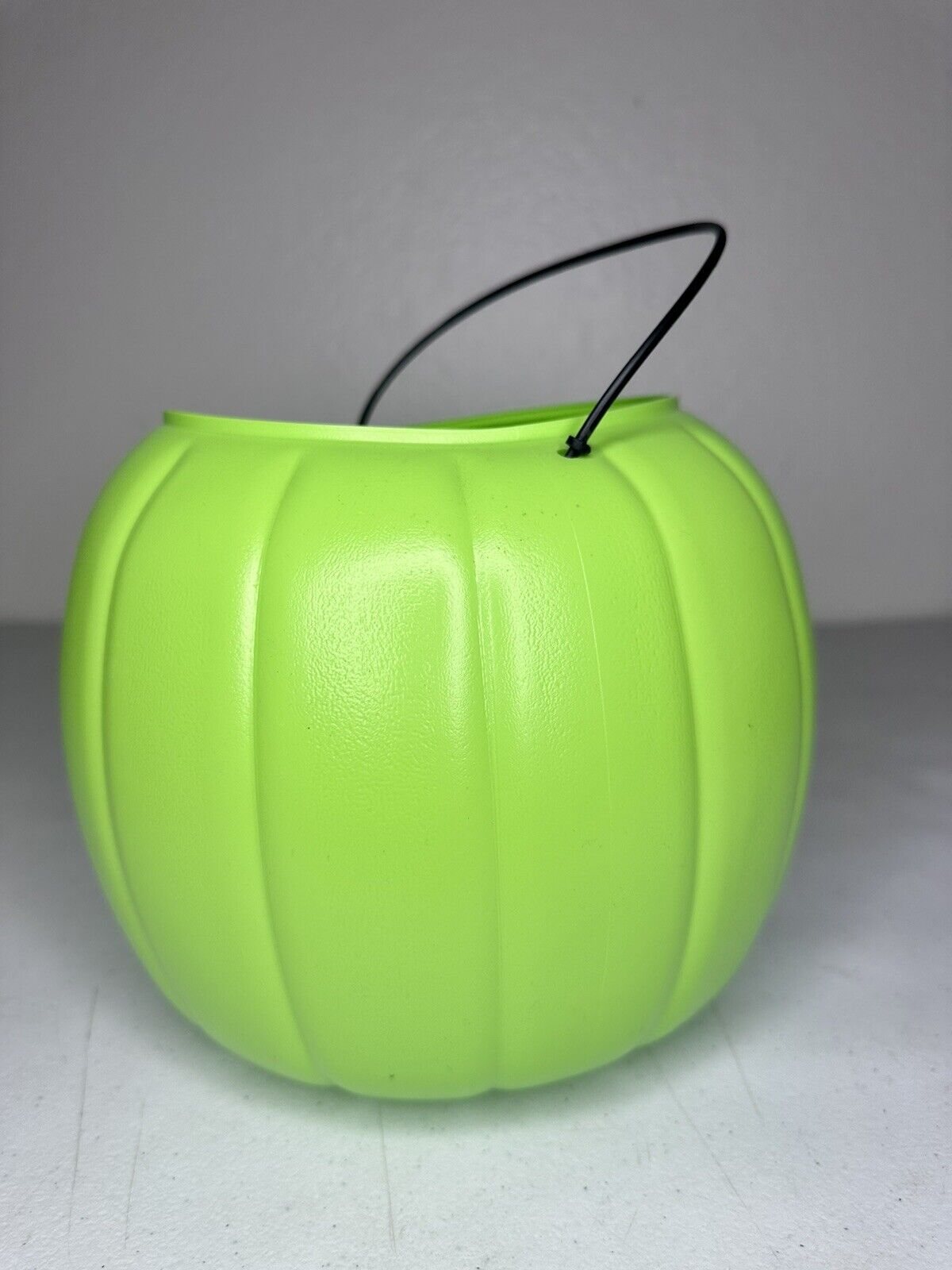 Retro Lime Green Halloween Pumpkin Bucket - General Foam Plastics Vintage Trick-or-Treat Pail - TreasuTiques