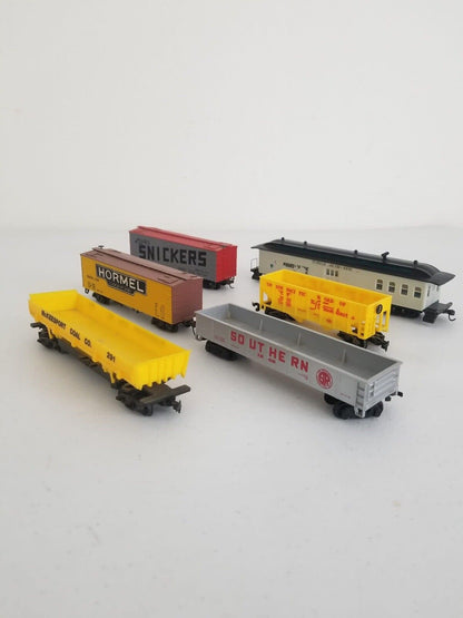 Vintage Train Car Lot: Snickers, Hormel, Southern Pacific - 6 Collectible Boxcars - TreasuTiques