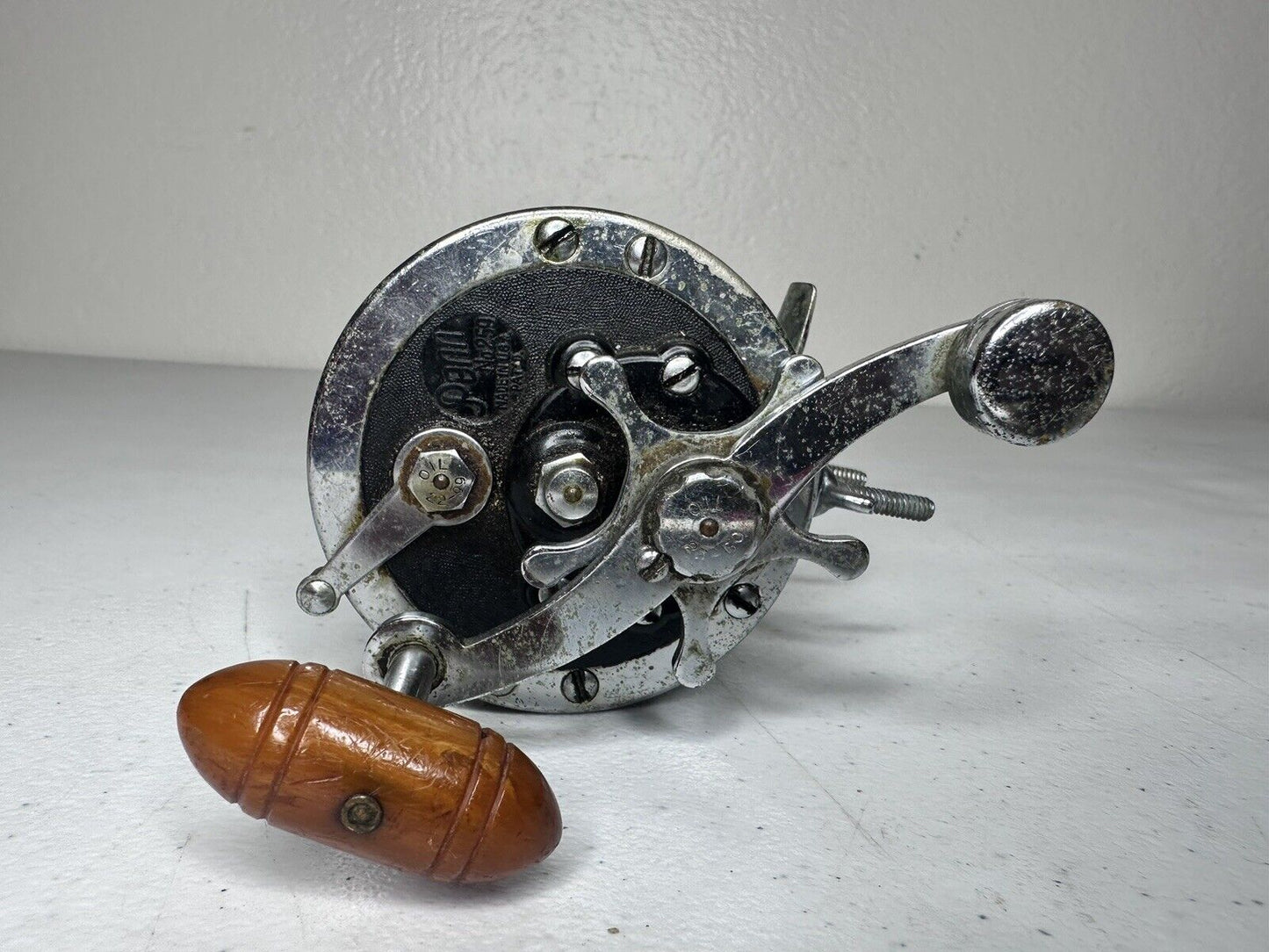 Vintage 1940s Penn 259 Live Bait Caster Reel - Smooth Action Long Beach Fishing Reel with Dark Brown Handle - TreasuTiques