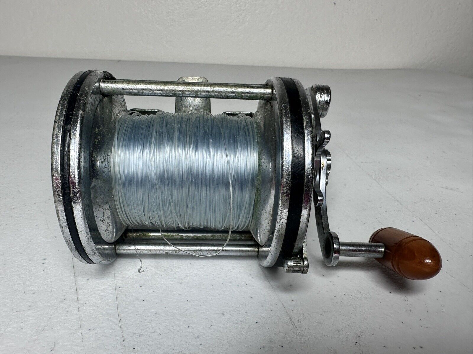 Vintage 1940s Penn 259 Live Bait Caster Reel - Smooth Action Long Beach Fishing Reel with Dark Brown Handle - TreasuTiques