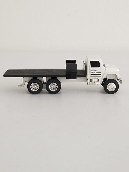 1/64 Scale Favorite Farm Supply Truck Die-Cast Collectible Model – Detailed Replica - TreasuTiques