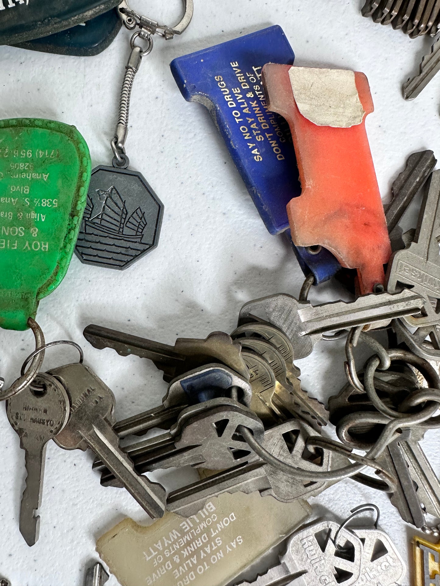 Diverse Collection of Vintage Keys - Ideal for Collectors and Crafts