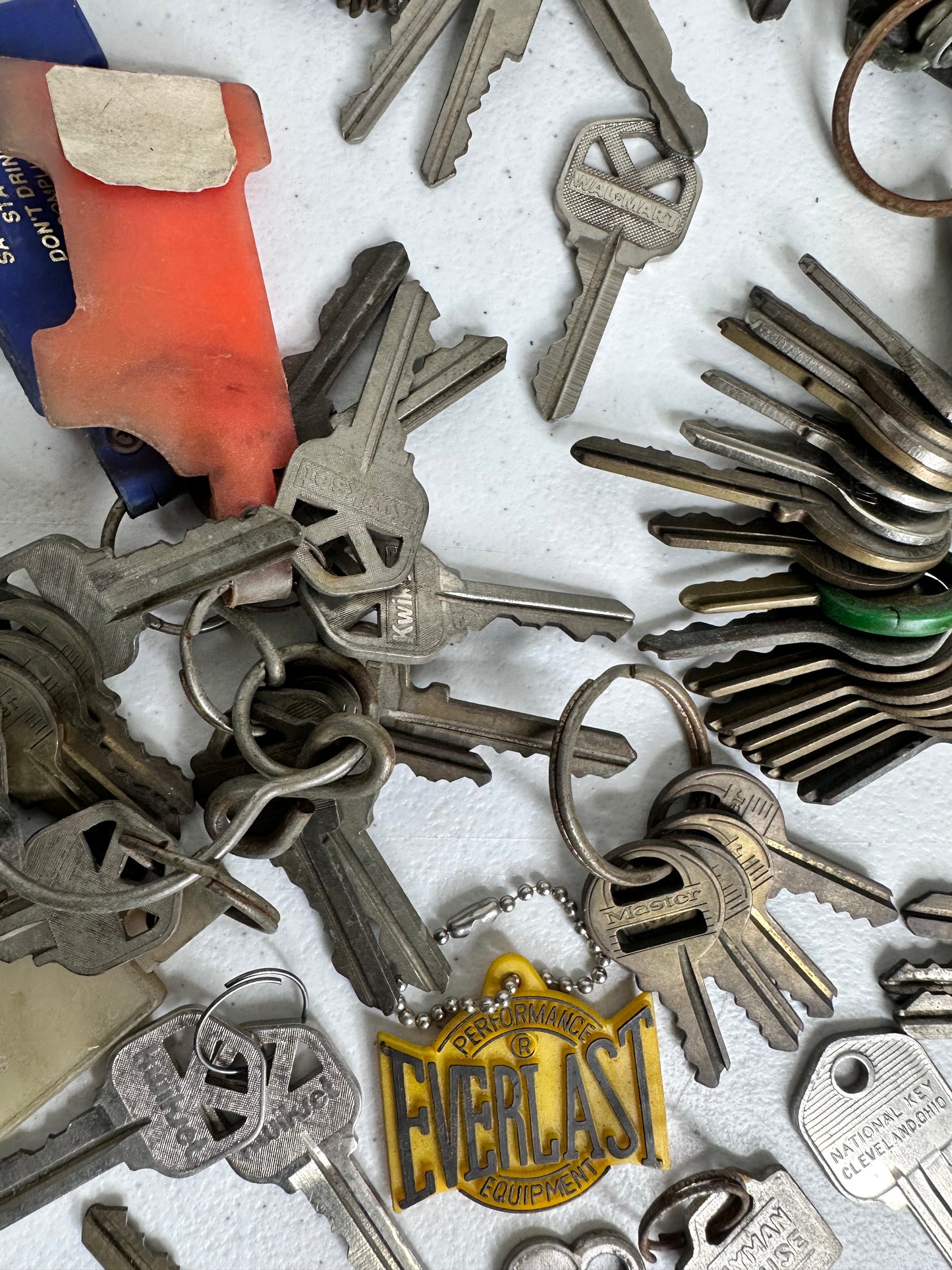 Diverse Collection of Vintage Keys - Ideal for Collectors and Crafts