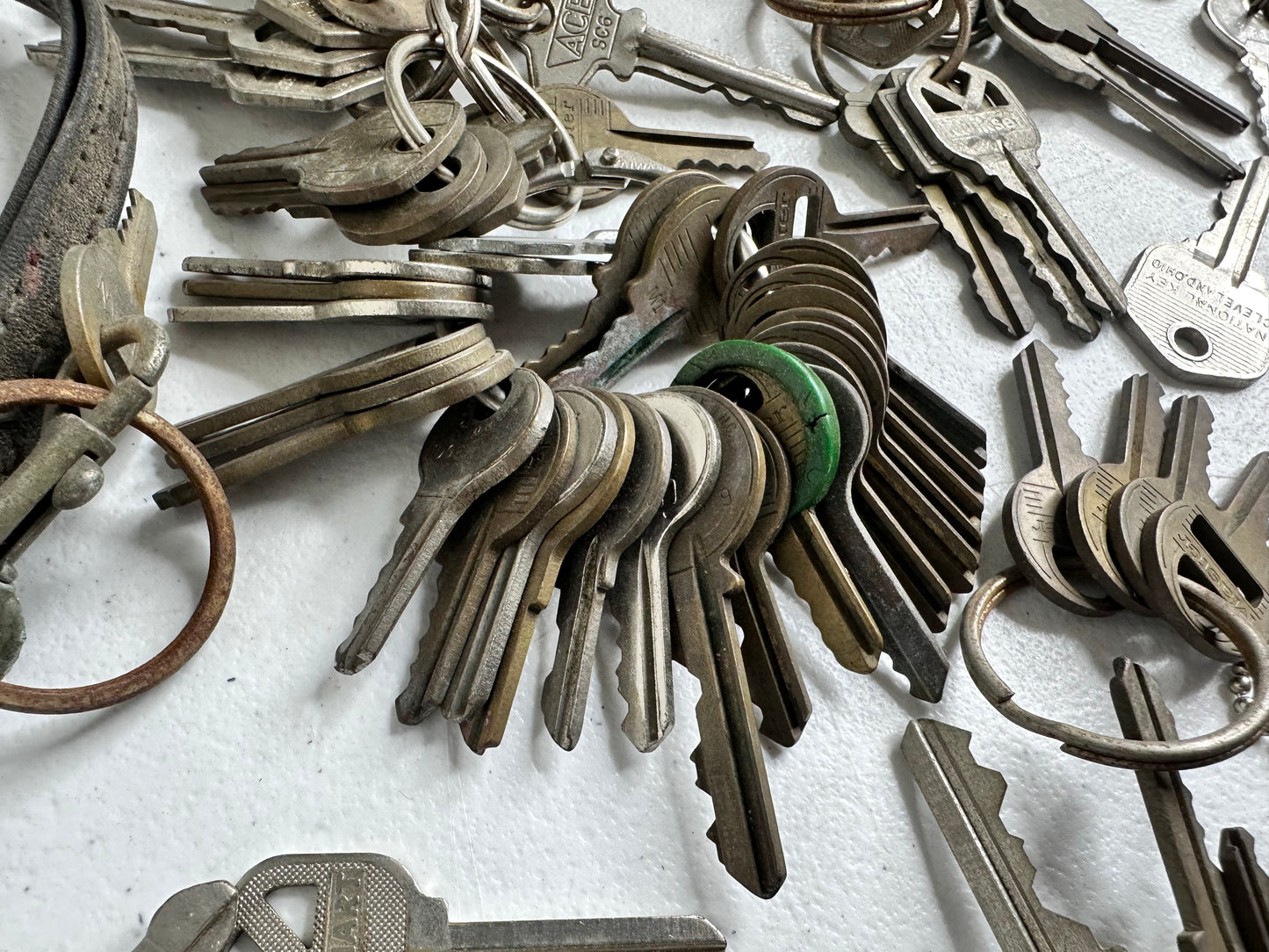 Diverse Collection of Vintage Keys - Ideal for Collectors and Crafts