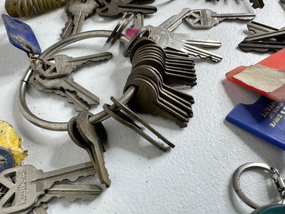 Diverse Collection of Vintage Keys - Ideal for Collectors and Crafts